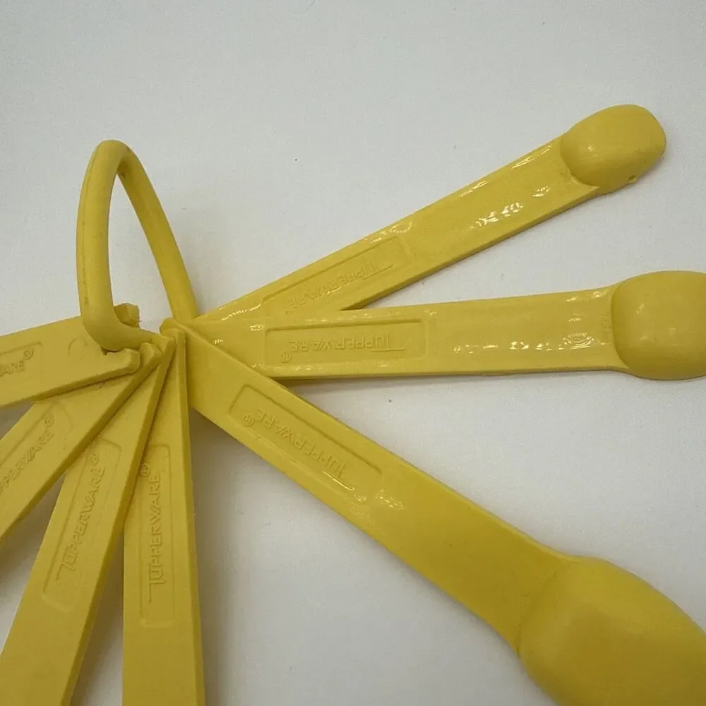 Vintage Tupperware Measuring Spoons Yellow with D-Ring Nesting Set of 7